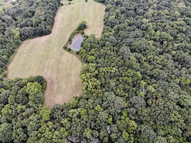 $348,000 | 887 Southeast 771st Road, Windsor, MO 65360