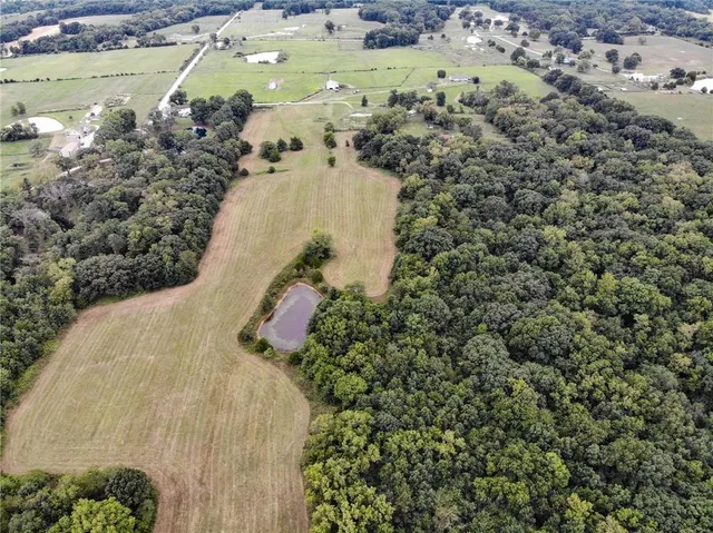 $348,000 | 887 Southeast 771st Road, Windsor, MO 65360