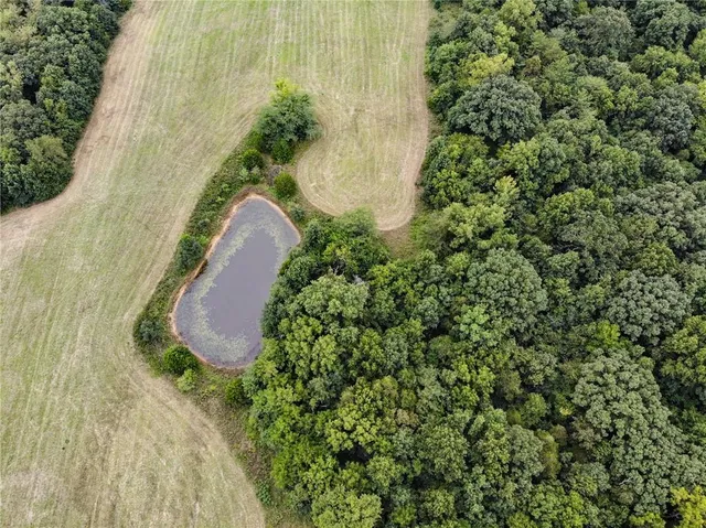 $348,000 | 887 Southeast 771st Road, Windsor, MO 65360