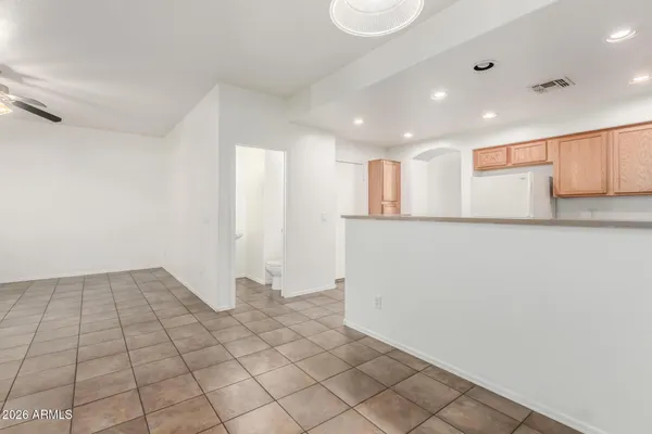 $2,095 | 1886 East Don Carlos, Unit 163, Tempe, AZ 85281