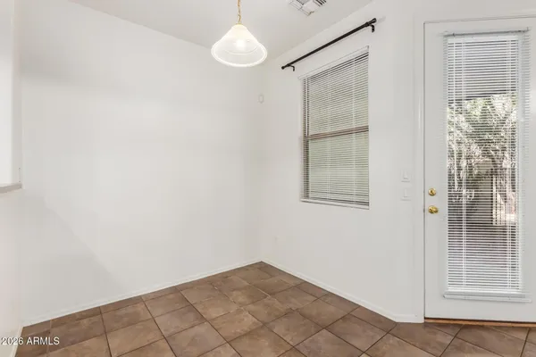 $2,095 | 1886 East Don Carlos, Unit 163, Tempe, AZ 85281