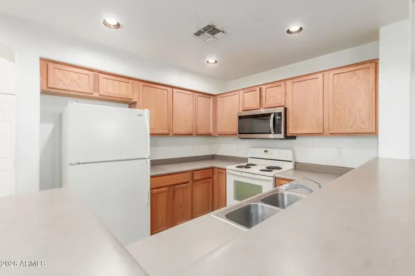 $2,095 | 1886 East Don Carlos, Unit 163, Tempe, AZ 85281