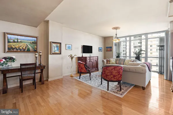 $349,000 | 901 North Penn Street, Unit P1006, Philadelphia, PA 19123