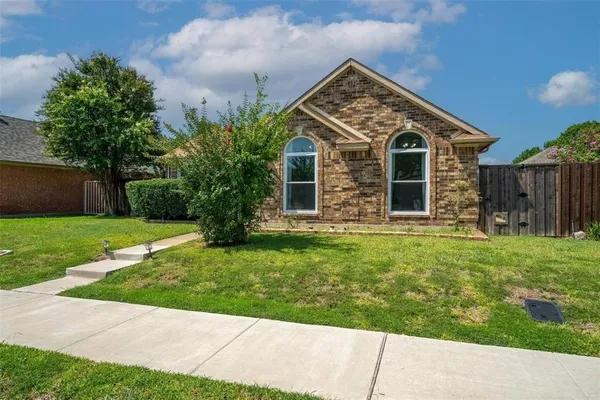 $2,200 | 3801 Smartt Street, Rowlett, TX 75088