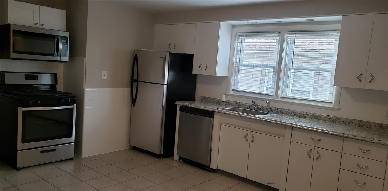 29 Rome Avenue Providence, RI 02908 - Photo 2 of 13
