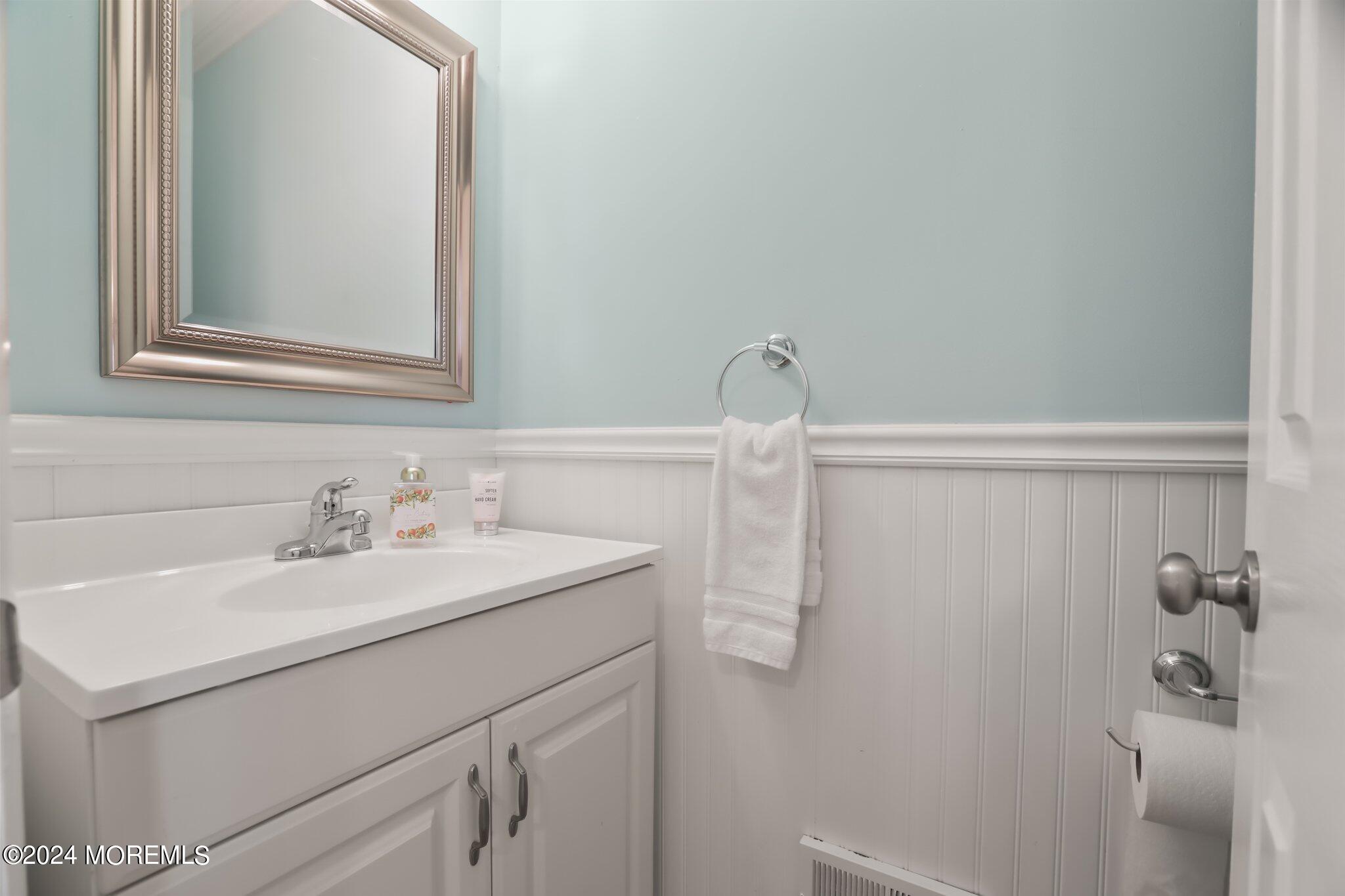 1123 Mohegan Road Manasquan, NJ 08736 - Photo 14 of 36 67-web-or-mls-5W5A4653