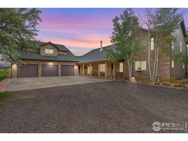 a view of a house with a yard and garage