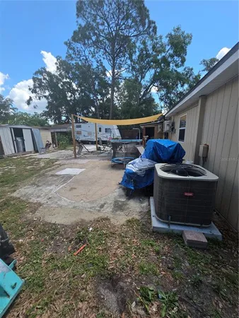 a view of back yard of the house