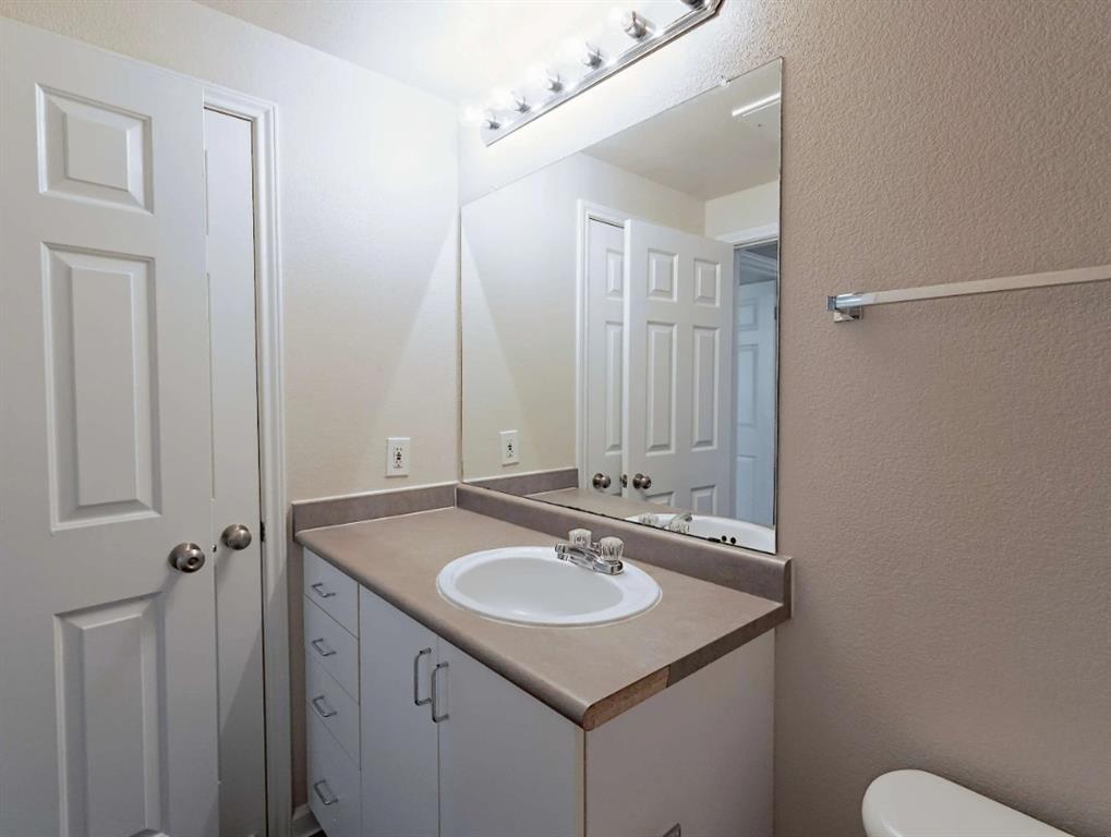 10505 I-35 Frontage Road South, Unit 1718 Austin, TX 78747 - Photo 17 of 21 a bathroom with a sink and a mirror