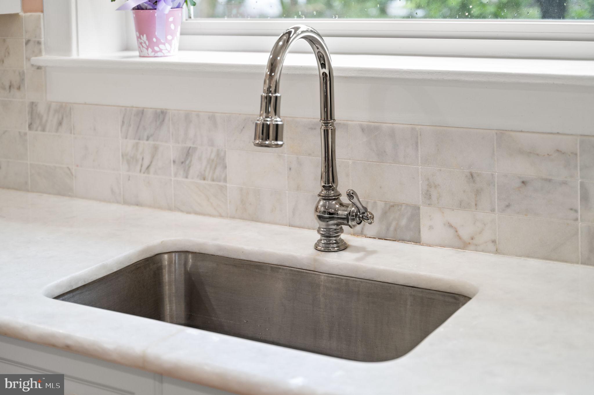 332 South Providence Road Wallingford, PA 19086 - Photo 19 of 69 Quartzite natural stone counters