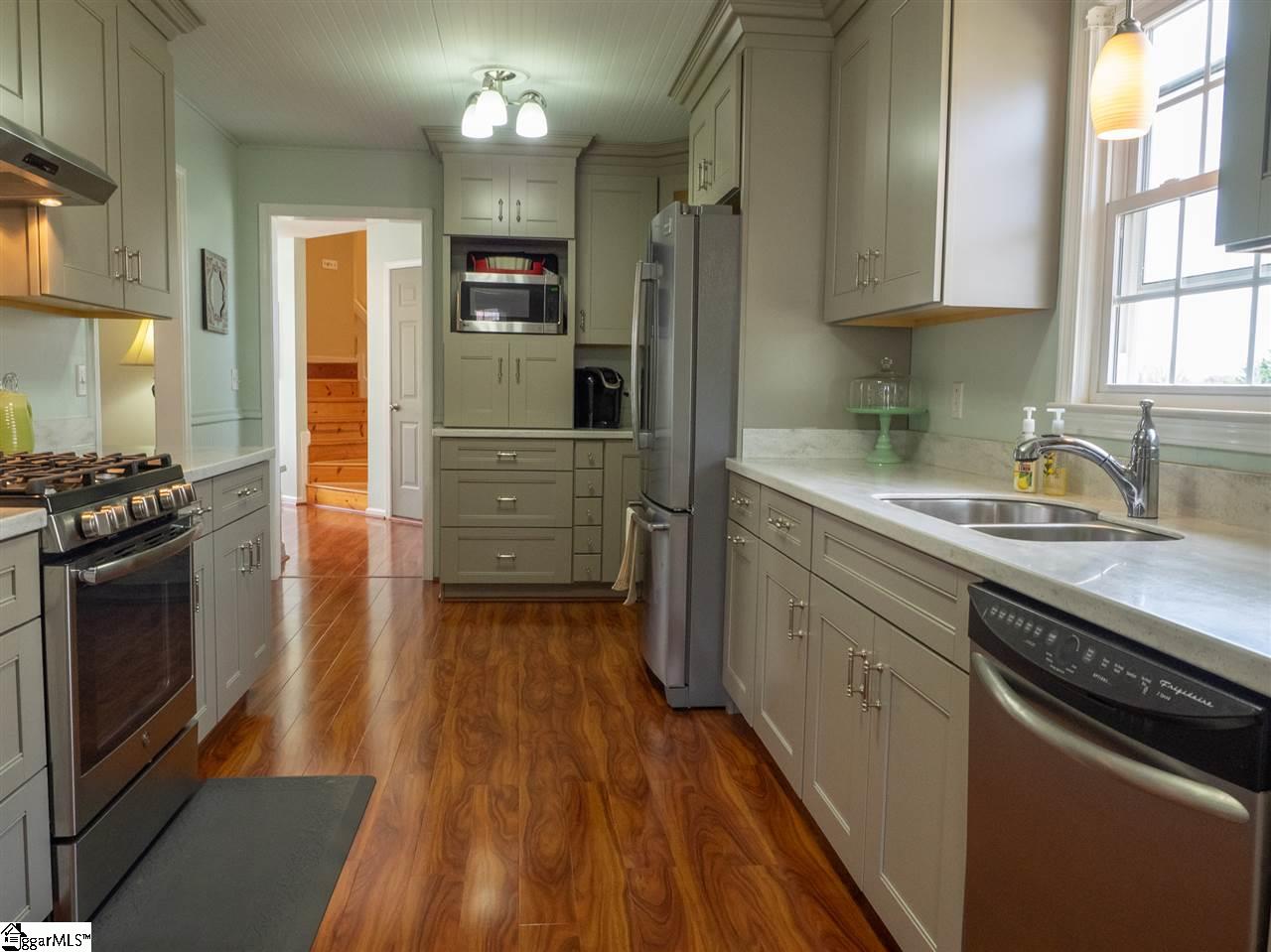 104 Fairview Place Greer, SC 29651 - Photo 5 of 34 Gallery Image 5