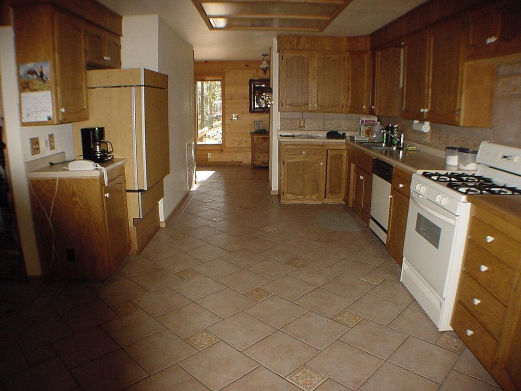 15917 Phillips Road Oak Run, CA 96069 - Photo 4 of 9 KITCHEN WITH DINING AREA BEHIND
