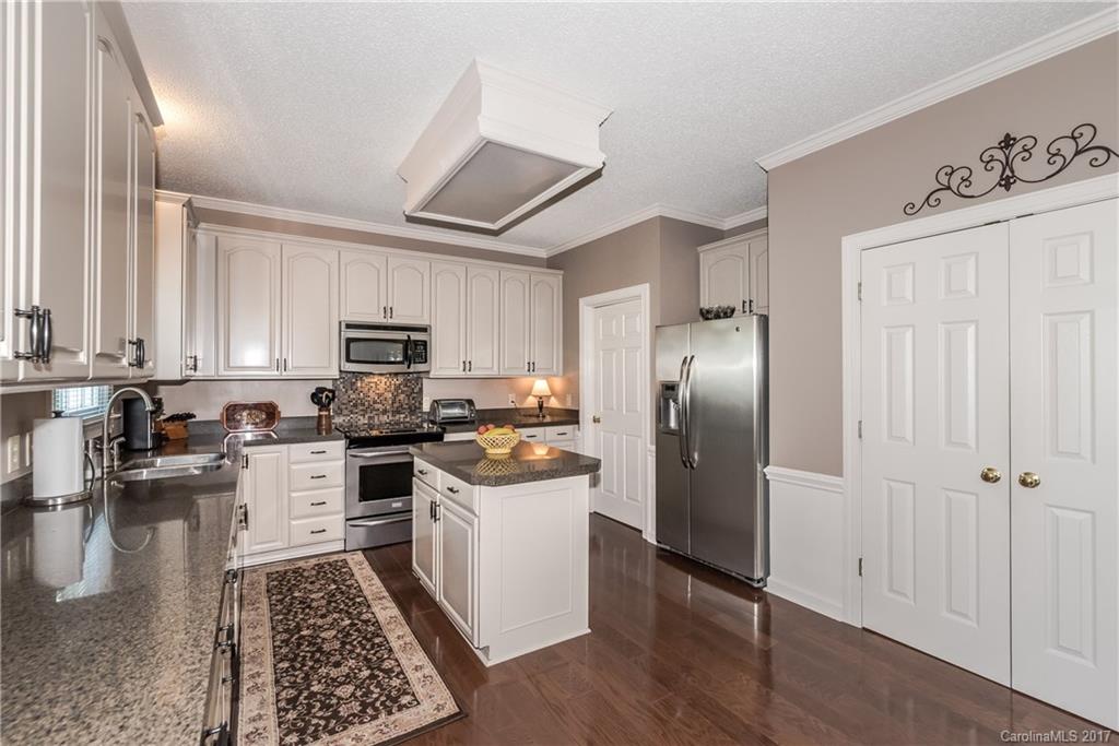 4841 Ridgetop Trail Charlotte, NC 28215 - Photo 11 of 24 Gallery Image 11