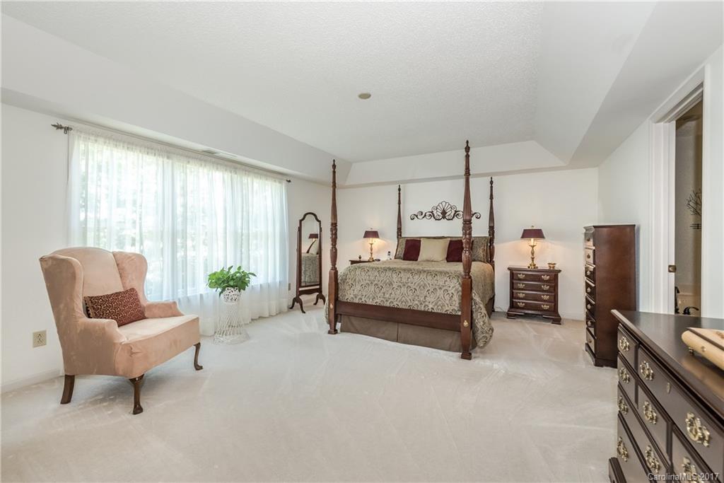 4841 Ridgetop Trail Charlotte, NC 28215 - Photo 14 of 24 Gallery Image 14