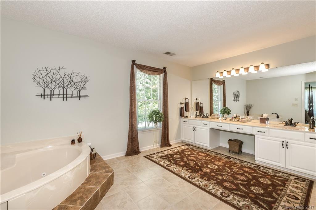 4841 Ridgetop Trail Charlotte, NC 28215 - Photo 16 of 24 Gallery Image 16