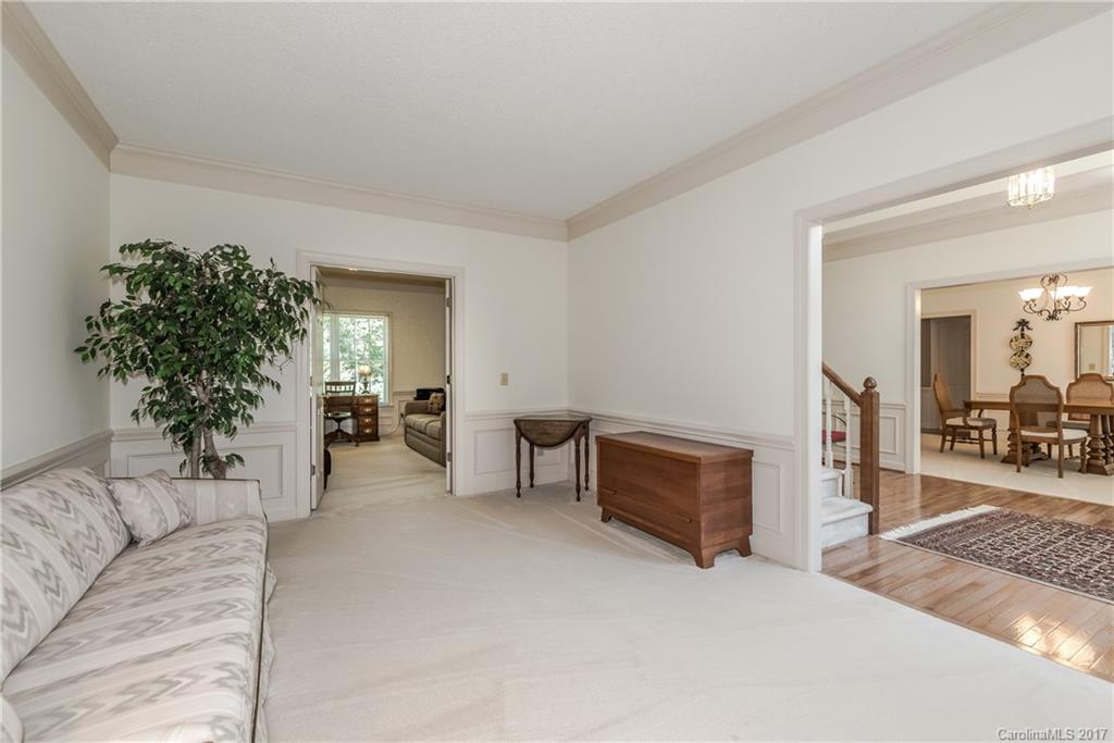 4841 Ridgetop Trail Charlotte, NC 28215 - Photo 4 of 24 Gallery Image 4