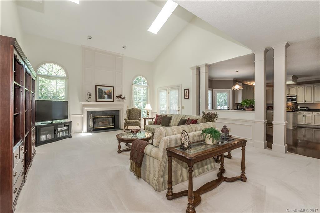 4841 Ridgetop Trail Charlotte, NC 28215 - Photo 7 of 24 Gallery Image 7