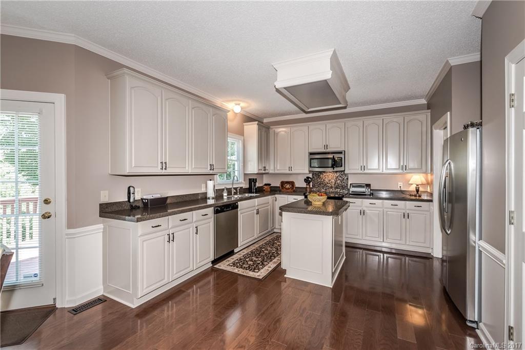 4841 Ridgetop Trail Charlotte, NC 28215 - Photo 10 of 24 Gallery Image 10