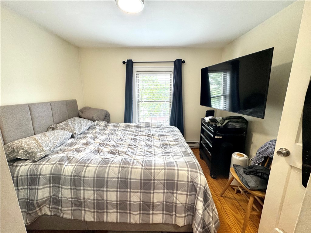 3 Spring Street, Unit 2 Newport, RI 02840 - Photo 8 of 16 This is a queen size bed. The TV, bed, and two dressers in this room come with the apartment if requested.