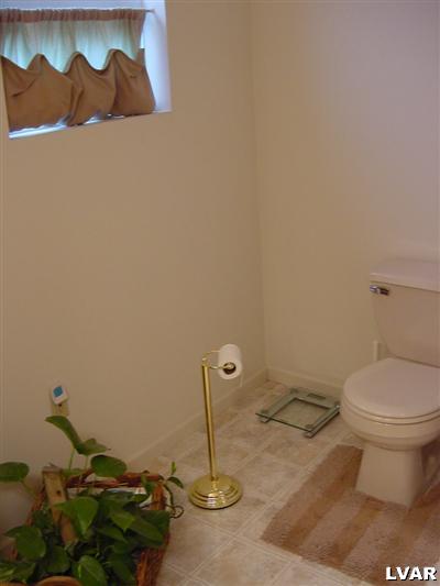 1266 Old Gate Road Northampton, PA 18067 - Photo 12 of 18 Gallery Image 12
