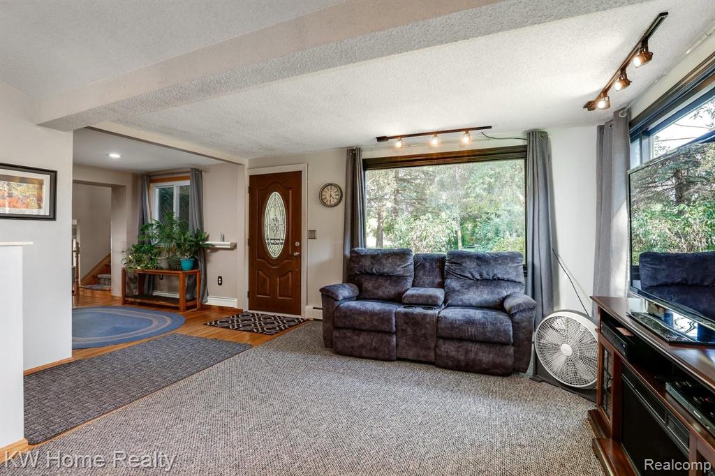 13630 Hoeft Road Belleville, MI 48111 - Photo 6 of 27