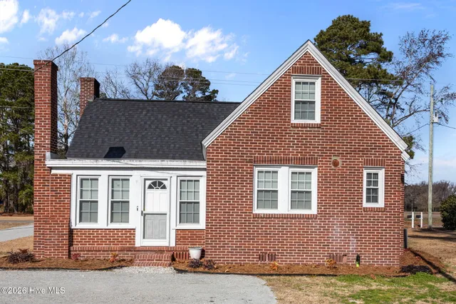 $1,100 | 4715 Hull Road, La Grange, NC 28551