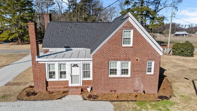 $1,100 | 4715 Hull Road, La Grange, NC 28551