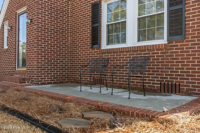 $1,100 | 4715 Hull Road, La Grange, NC 28551