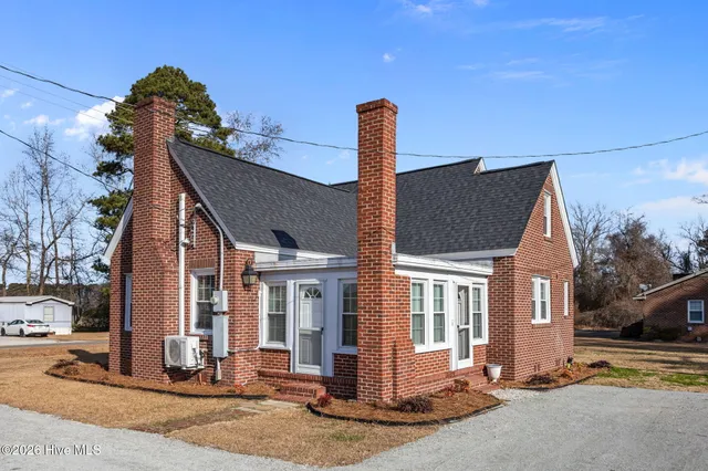 $1,100 | 4715 Hull Road, La Grange, NC 28551