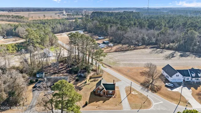 $1,100 | 4715 Hull Road, La Grange, NC 28551