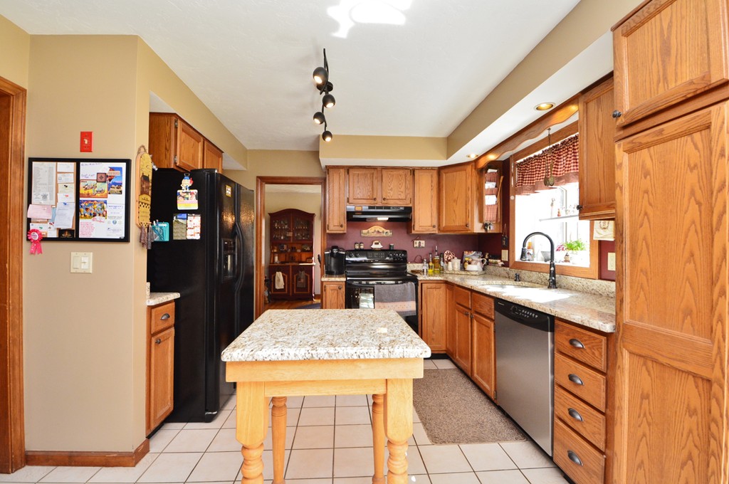 11 Albee Road Millville, MA 01529 - Photo 4 of 23 Gallery Image 4
