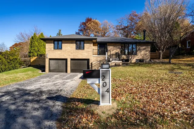 $429,000 | 204 Parkview Drive, Bloomington, IL 61701