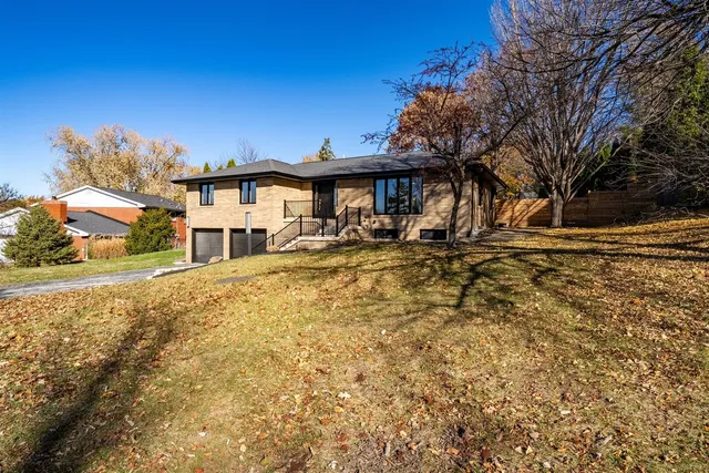 $429,000 | 204 Parkview Drive, Bloomington, IL 61701