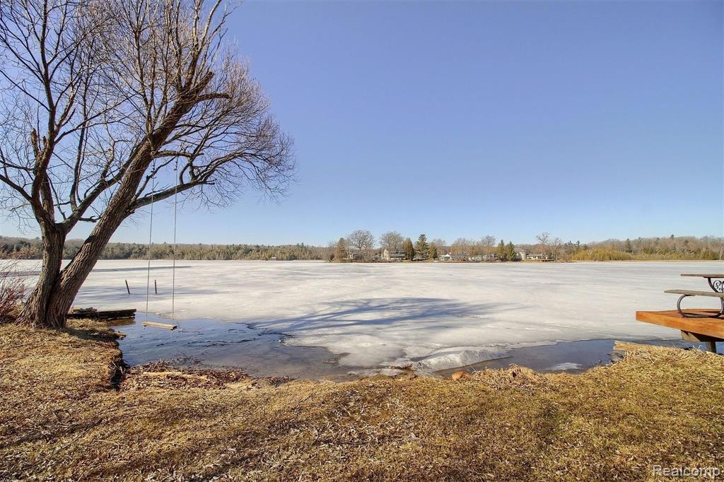 240 Kingston Road Leonard, MI 48367 - Photo 25 of 27