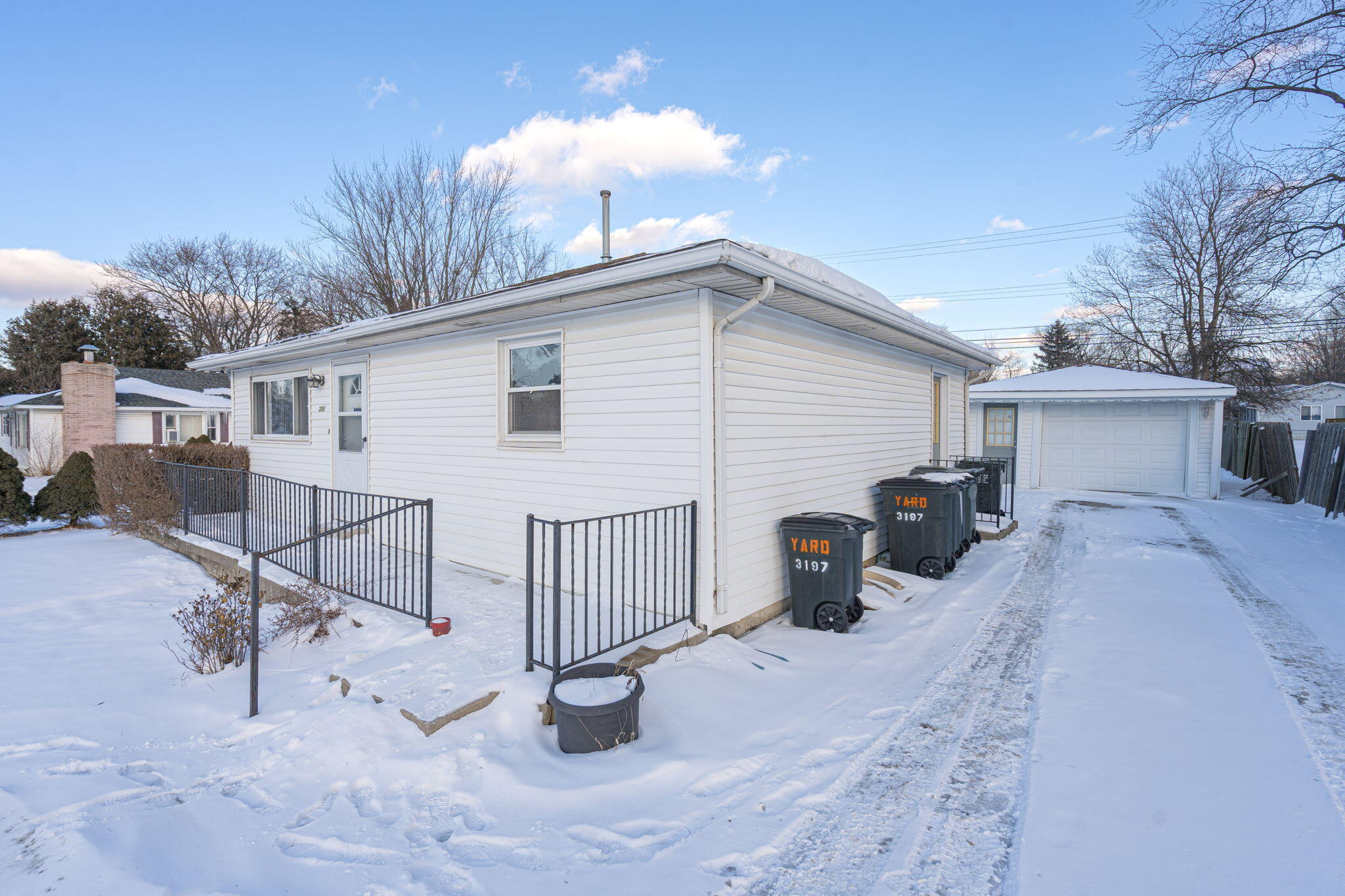 3197 Crooks Road Rochester Hills, MI 48309 - Photo 4 of 28 4-web-or-mls-Exteriors (04 of 08)