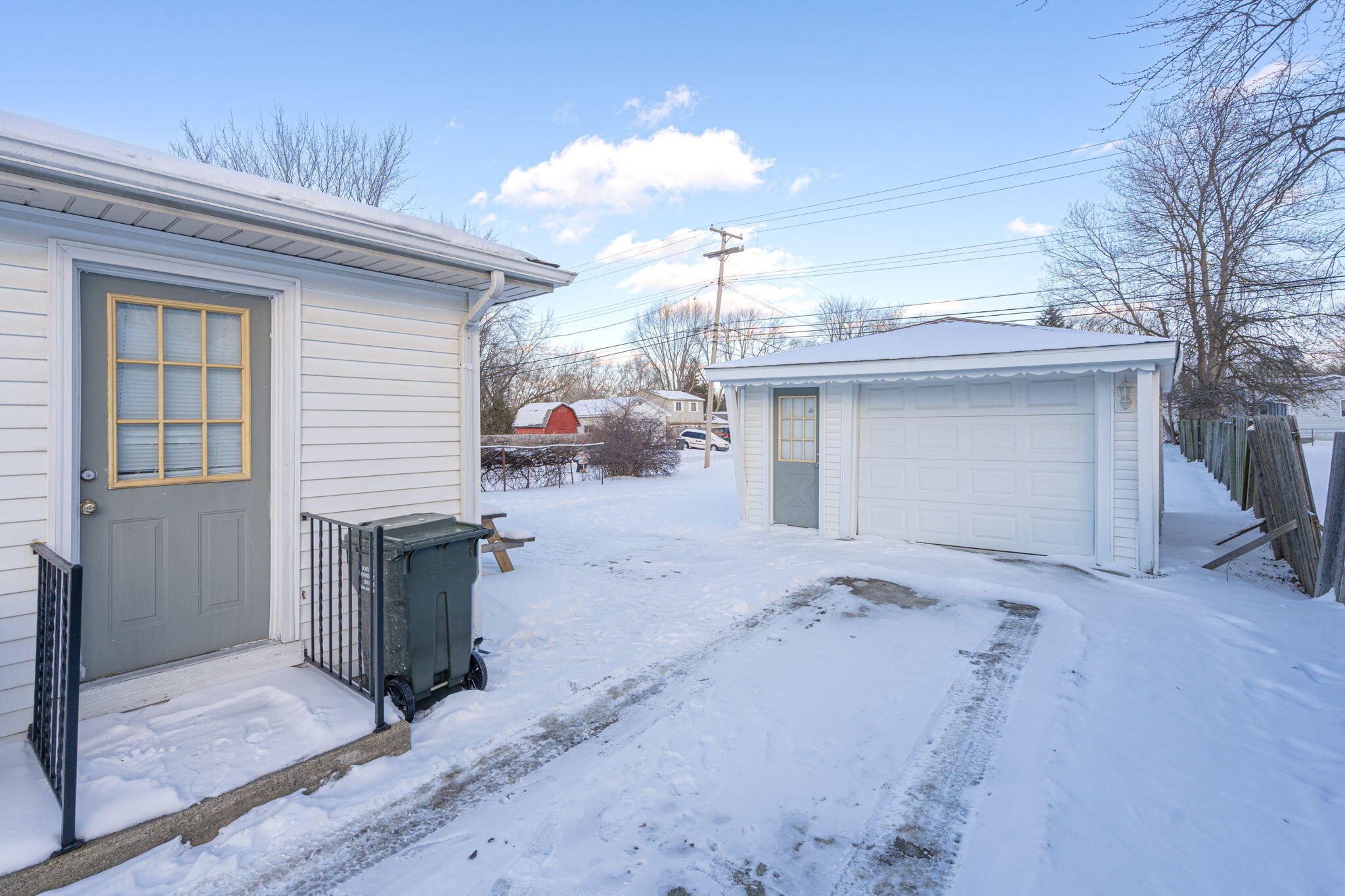 3197 Crooks Road Rochester Hills, MI 48309 - Photo 5 of 28 5-web-or-mls-Exteriors (05 of 08)