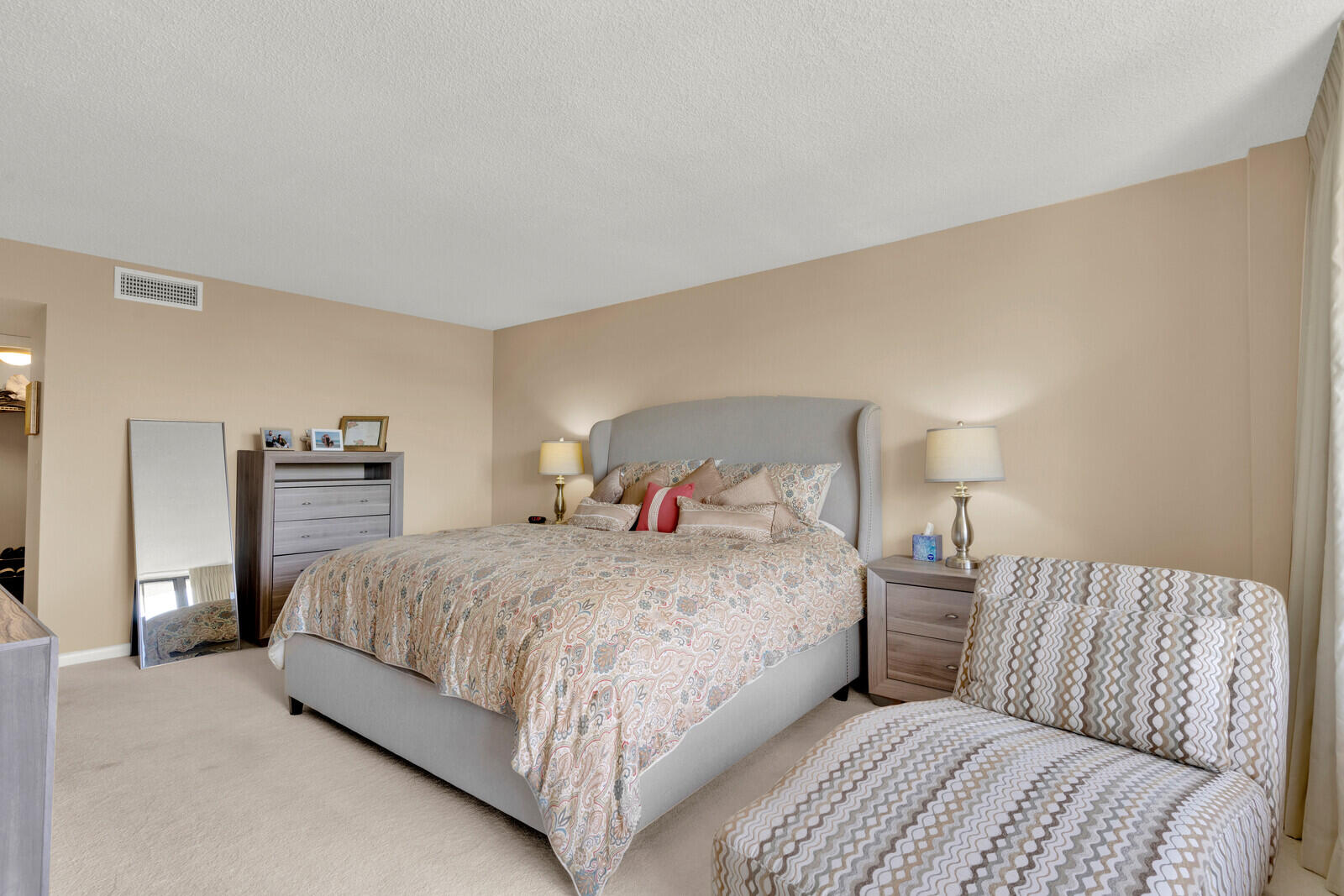 799 Jeffery Street, Unit 4070 Boca Raton, FL 33487 - Photo 17 of 41 a bedroom with a bed and a lamp