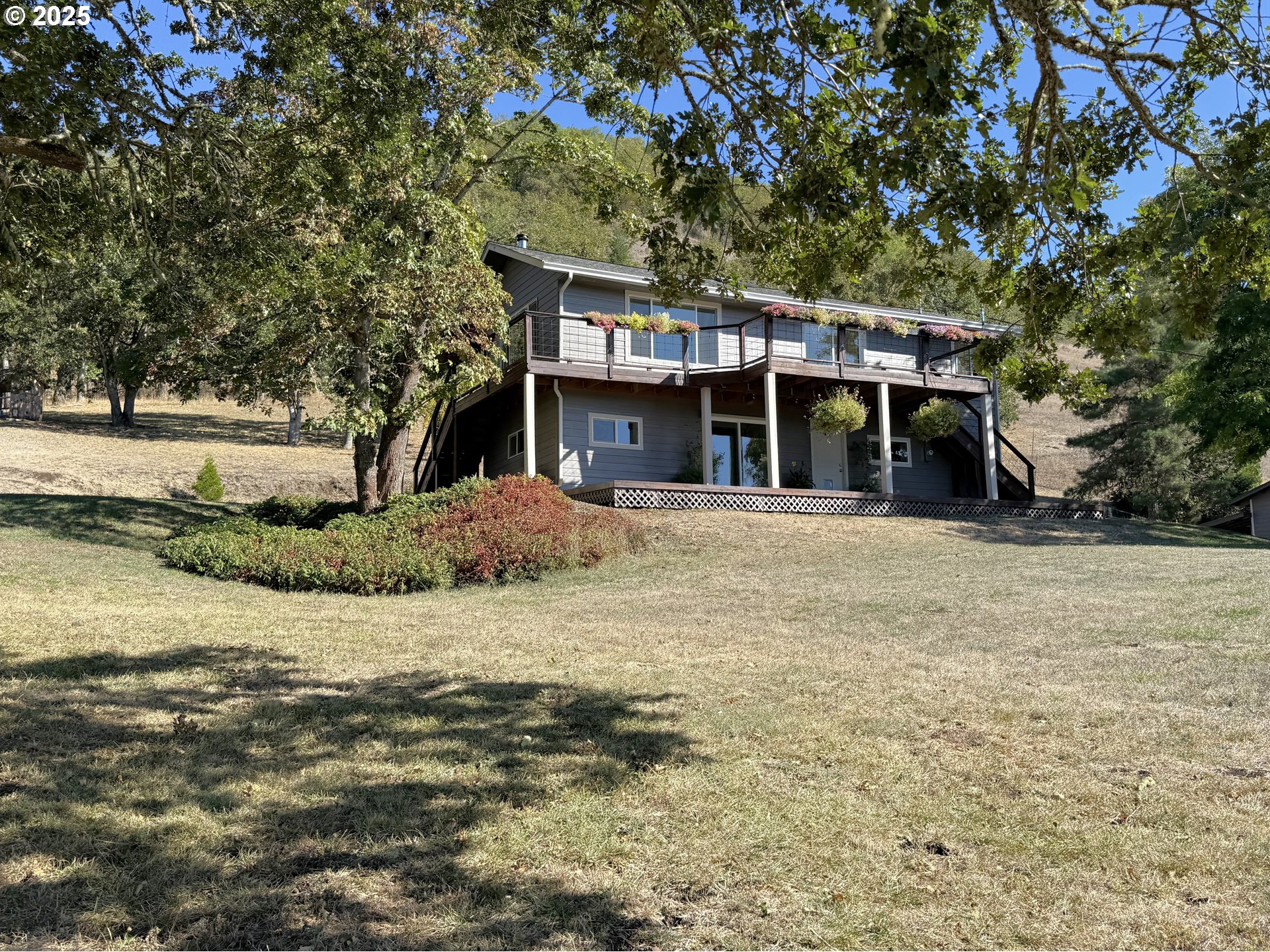 7978 North Bank Road Roseburg, OR 97470 - Photo 1 of 44