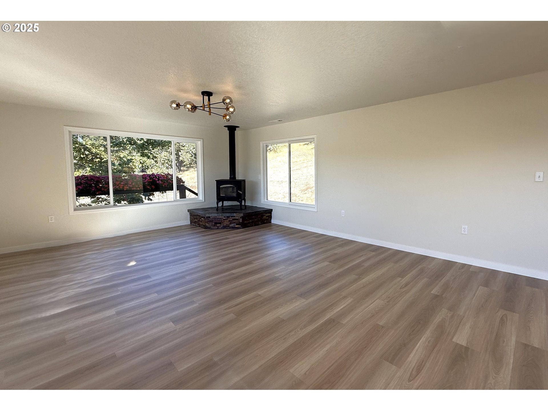 7978 North Bank Road Roseburg, OR 97470 - Photo 14 of 44