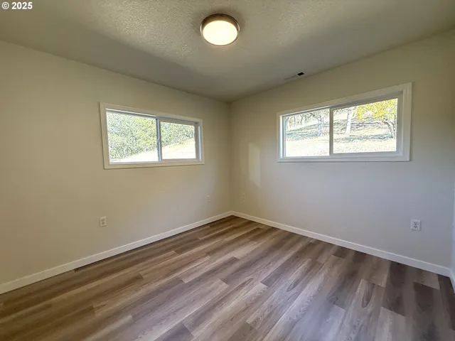 $599,000 | 7978 North Bank Road, Roseburg, OR 97470