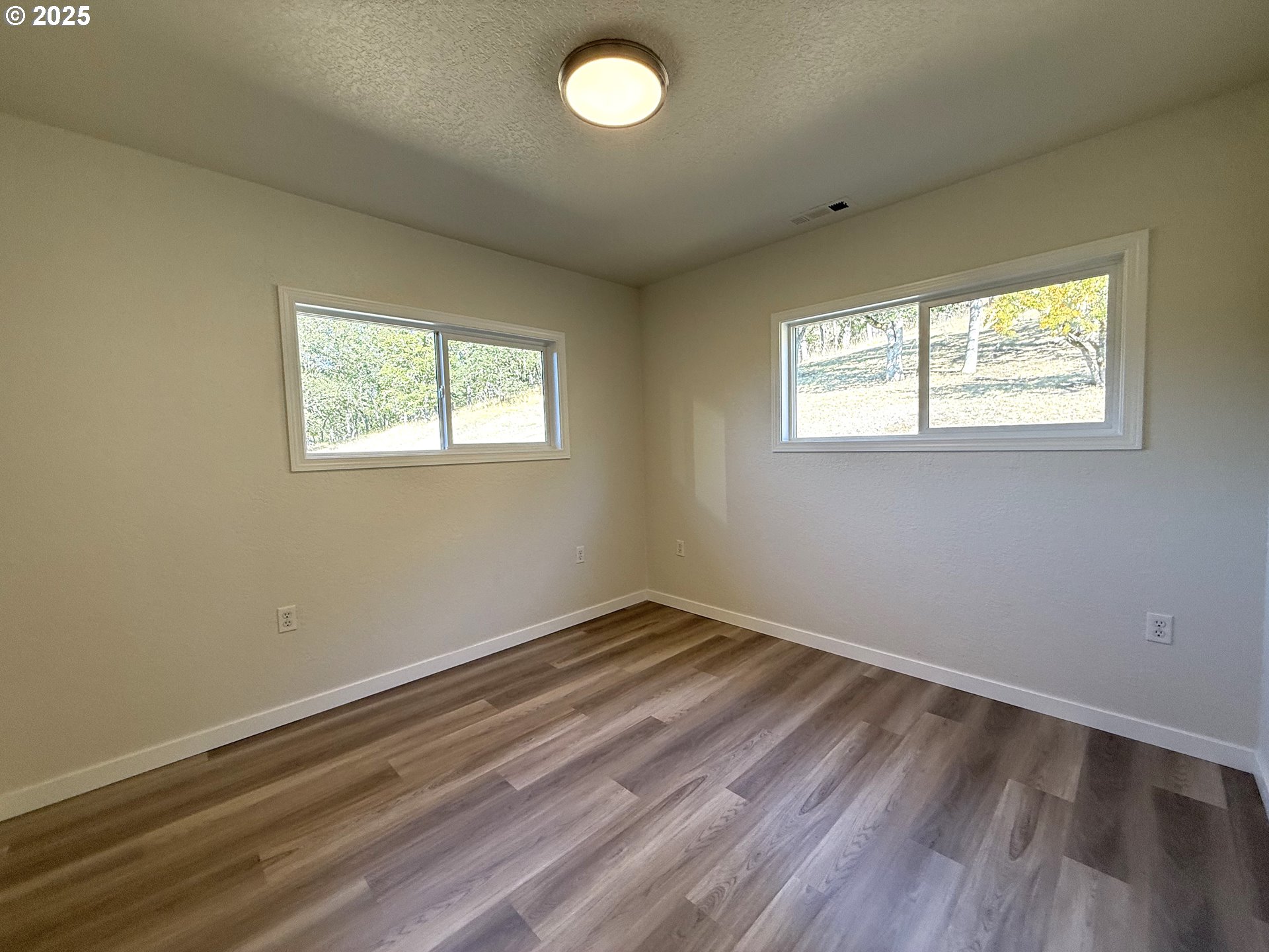 7978 North Bank Road Roseburg, OR 97470 - Photo 17 of 44