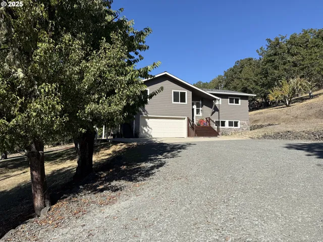 $599,000 | 7978 North Bank Road, Roseburg, OR 97470