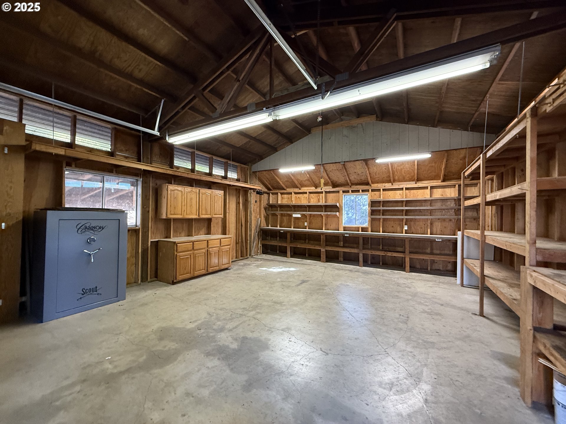 7978 North Bank Road Roseburg, OR 97470 - Photo 20 of 44