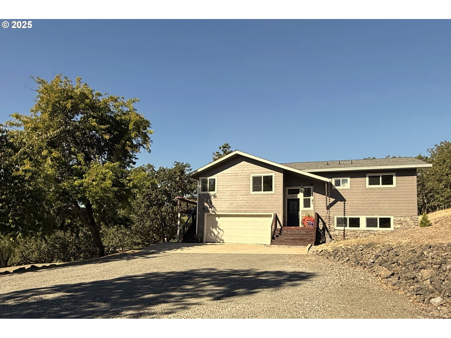 7978 North Bank Road Roseburg, OR 97470 - Photo 2 of 44