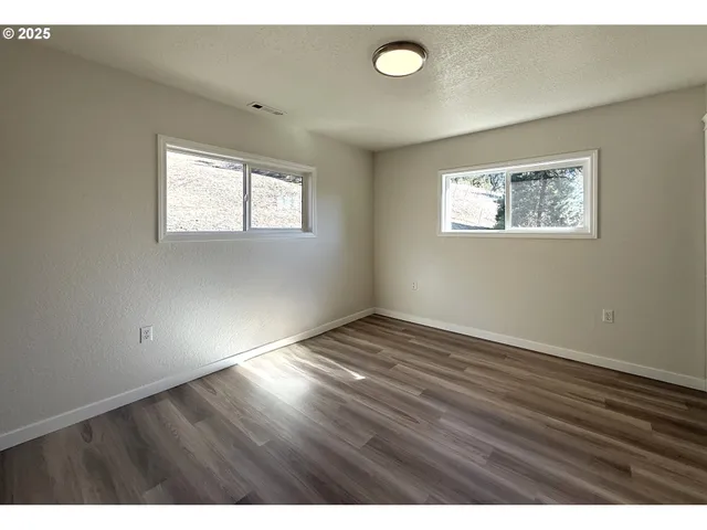 $599,000 | 7978 North Bank Road, Roseburg, OR 97470