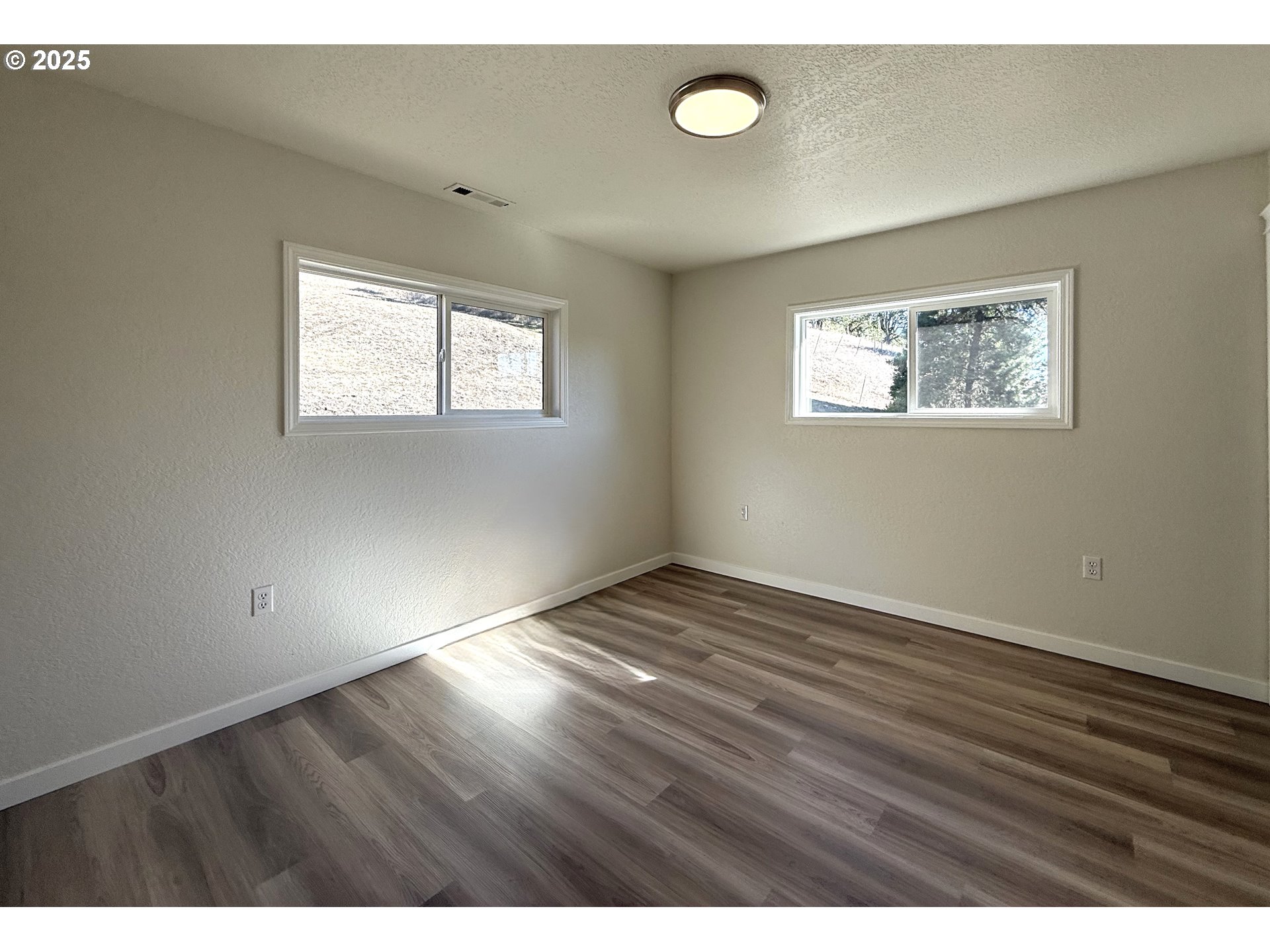 7978 North Bank Road Roseburg, OR 97470 - Photo 23 of 44