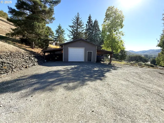 $599,000 | 7978 North Bank Road, Roseburg, OR 97470