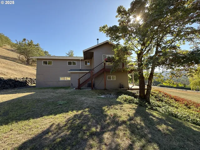 $599,000 | 7978 North Bank Road, Roseburg, OR 97470