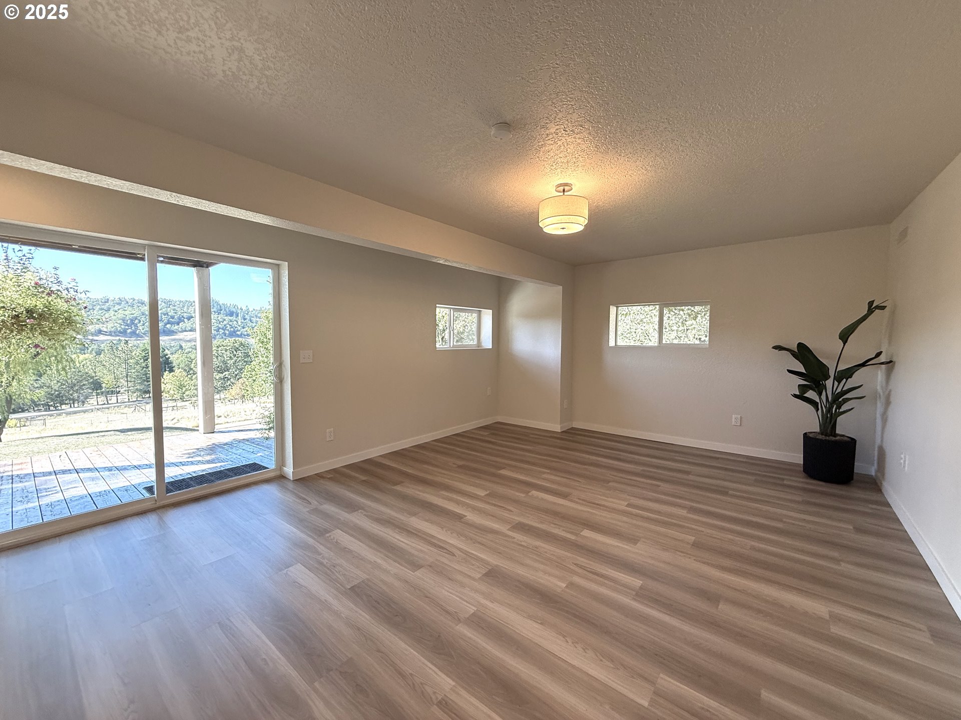 7978 North Bank Road Roseburg, OR 97470 - Photo 35 of 44