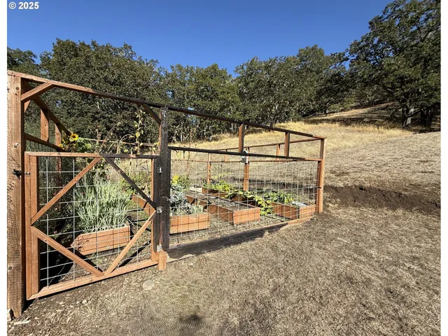 $599,000 | 7978 North Bank Road, Roseburg, OR 97470